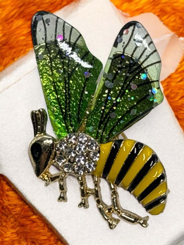 Elegant Bee Brooch Transparent Wings Crystal Inlay. 1.65 x 1.25 inch