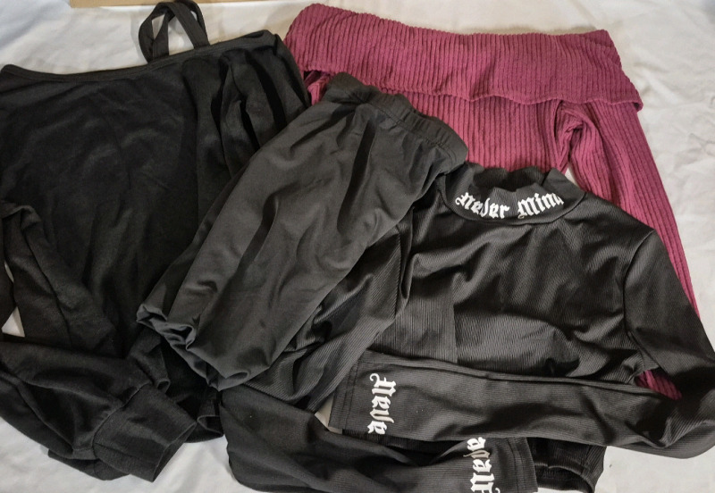 4 New sz XS & Small Women's Clothing - Tops & Skirt