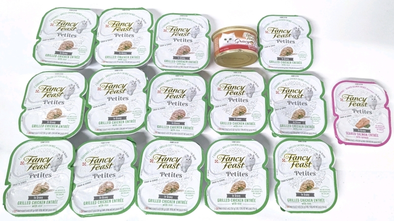 New Cat Food : 14x Fancy Feast Petites Grilled Chicken Entree w Rice in Gravy & Seared Salmon Entree w Spinach in Gravy (79.4g ea) + Gravy Lovers Beef Feast in Gravy Can 85g