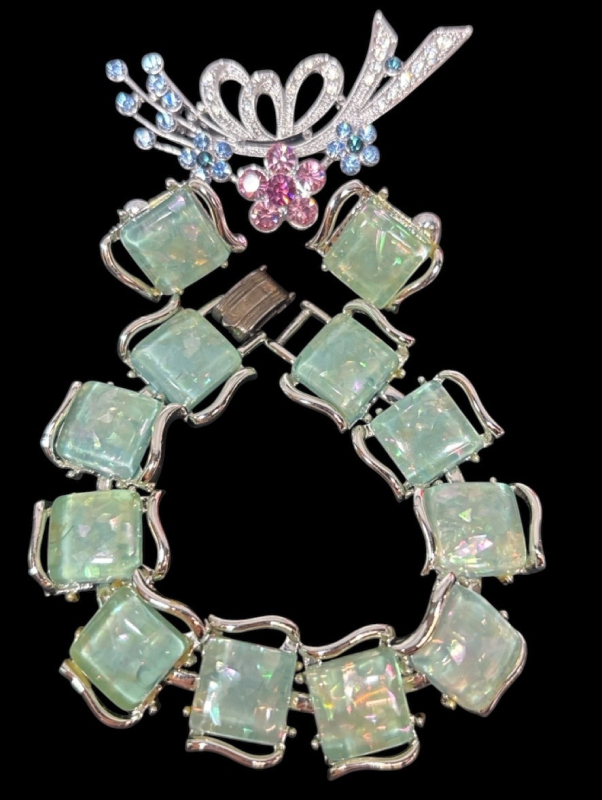 Vintage CORO Moonbeam Confetti Lucite Link Bracelet Book Piece Matching Earrings