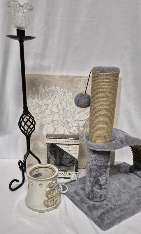 Great Home Decor & Cat Scratching Post 17" Tall