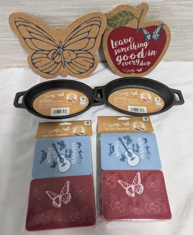 New Dolly Branded Kitchen Lot. 2 Cork Trivits, 2 Au Gratin Mini Cast Iron Pans and 2 Set of 2 Sponges. Cast Iron Pans Measure 7.5" Across with Handles.