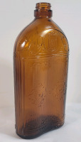 Vintage Hiram Walker & Sons Distillery Wiser's " W " Amber 25oz Whiskey Bottle .