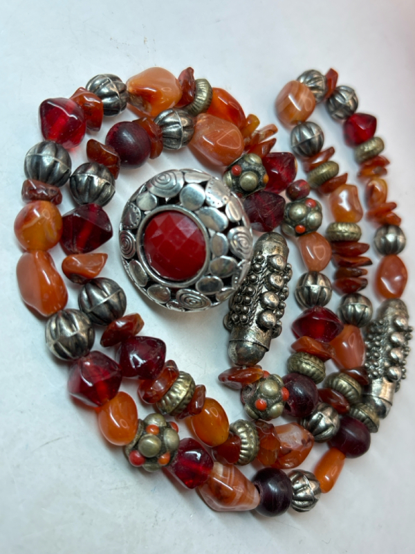 Vintage Tumbled Agate & Bead Necklace Yemini Ethic Silver Beads Over The Head 30 Inch Statement Round Ring