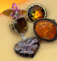 4 Unique Rings Art Glass Heart Pendant