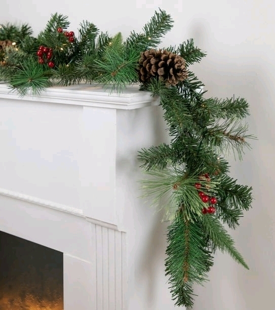 As New - National Tree Company Pre-Lit Battery Operated Artificial Mantle Christmas Garland .