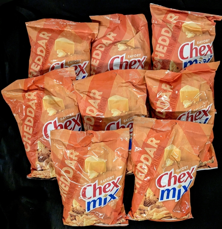 8 New Savory Cheddar CHEX MIX Snack Mix Packs - 226g ea | BB Oct 22 2025