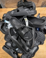 16 New Assorted Pairs of Men's Sandals & Flip Flops. Assorted Sizes