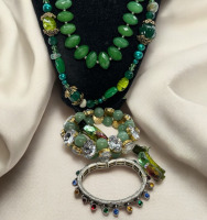 Exquisite Green Art Glass Substantial Necklace Ombre Necklace 2 Bracelets 2 Vintage Rhinestone Hair Clips