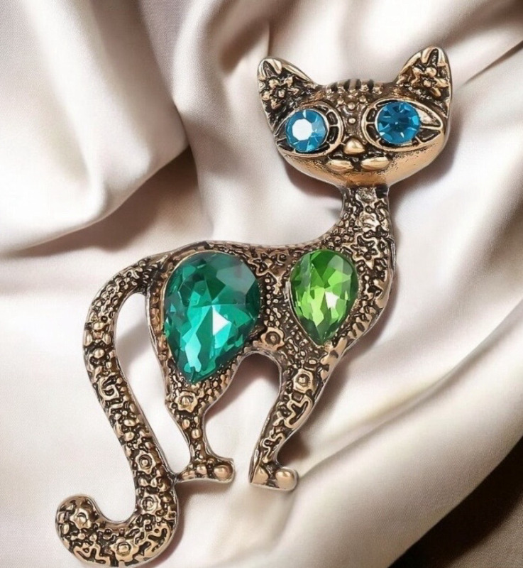 Darling Cat Brooch Minimalist Emerald Green Cab Brooch 2 Inch
