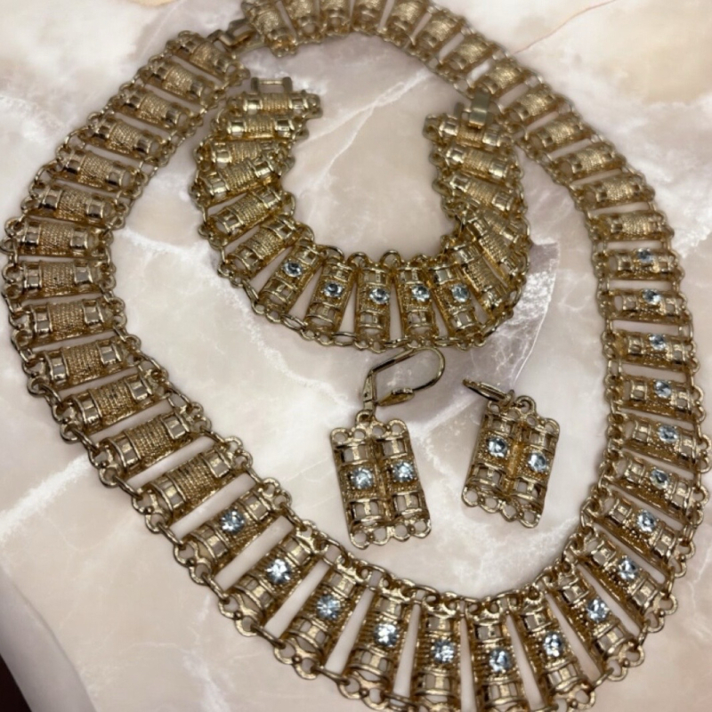 Stunning Filigree Rhinestone Collar Necklace Bracelet Earrings Set Vintage