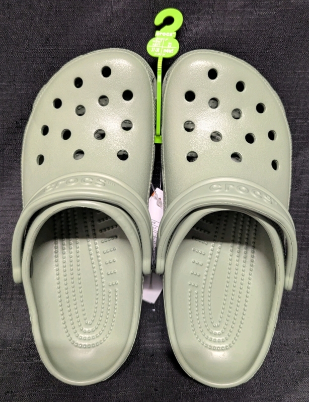 New: Size M5/W7 - Crocs Classic Clog - Green