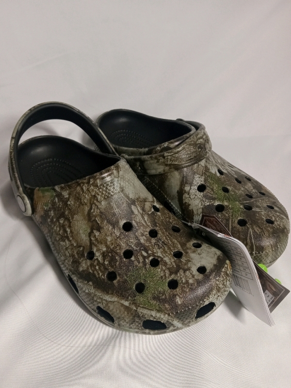 New | Size 8 Women's/6 Men's RealtreeXCrocs Classic Clogs