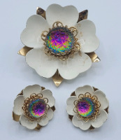 Signed Sarah Coventry White Enamel Floral Brooch w/Central Rainbow Cabochon & Matching Earing Set