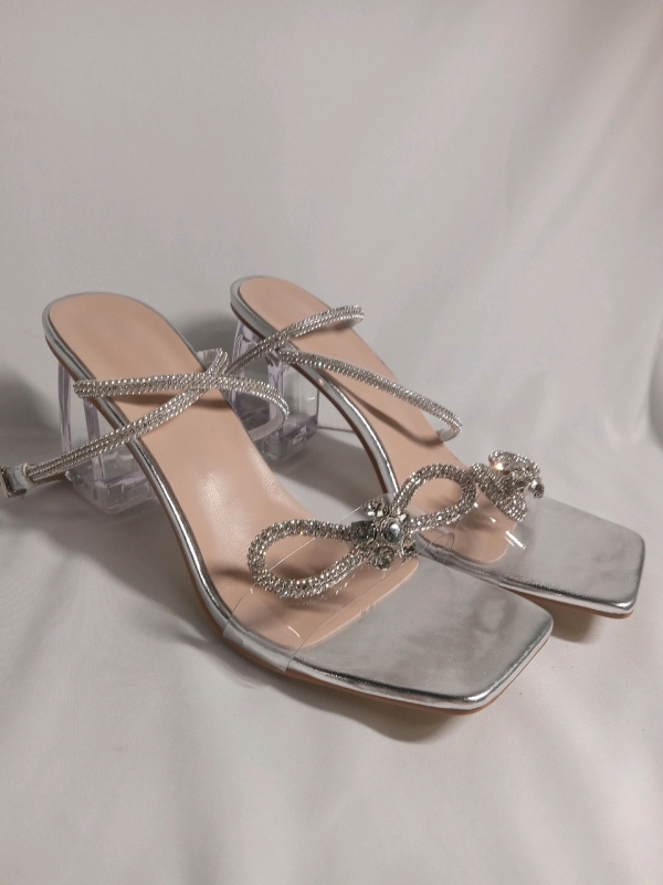 New | Size 38 Women's Chunky Heel w/ Bow