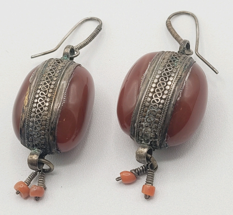 Vintage Oval Ethnic Stone Earing Set w/Engraved Metal Band (possibly silver or copper)