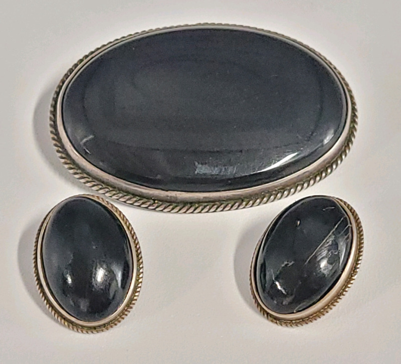 Vintage 925 Clip Earings & Pin Brooch , Matching Pair . 925 stamp on earings , no stamp on brooch