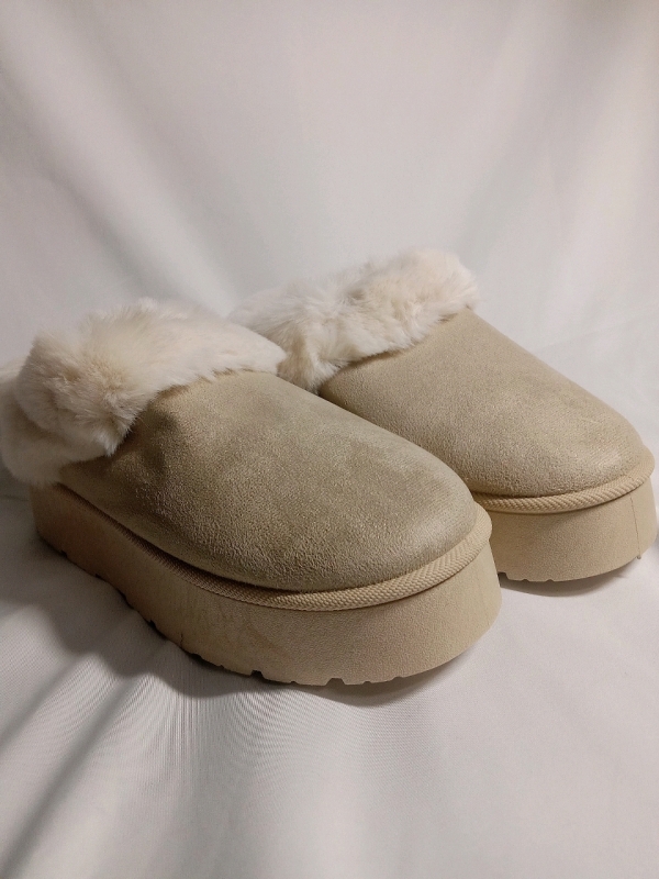 New | Size 39 Women's Platform Slippers
