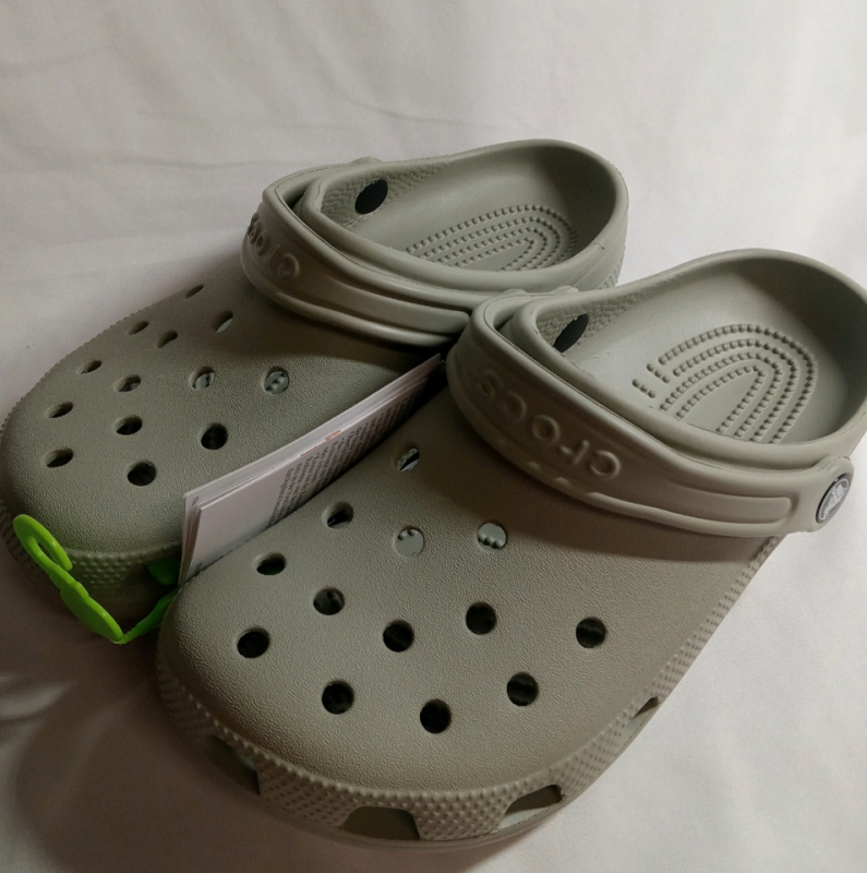 New | Size h6/f8 Classic Crocs