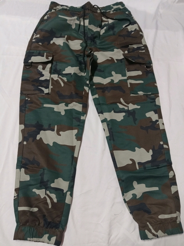 New | Size M Women's Camo Cargo Pants