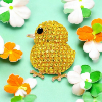 Exquisite Yellow Rhinestone Chick Brooch Black Rhinestone Eye Dazzling Approximately 1.75 x 1.5 Inch