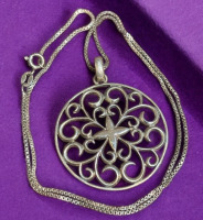 925 Sterling Silver Filigree Open Ornate Round Pendant 925 Italy 18 Inch Box Chain Vintage