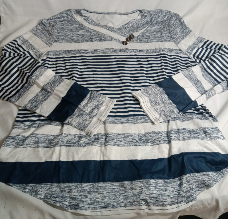 New | Size XXL Women's Longsleeve V-neck