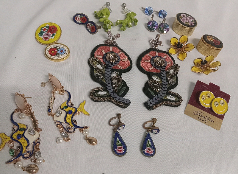Vintage to Modern earring Jewelry Lot 9 pairs of earrings and 2 pins
