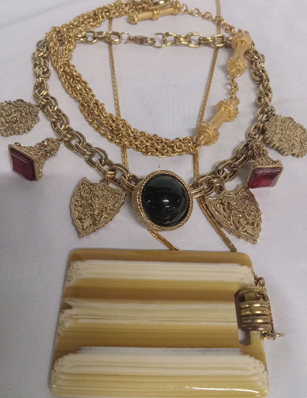 3 Gorgeous Vintage Necklaces