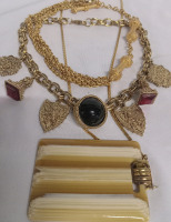 3 Gorgeous Vintage Necklaces