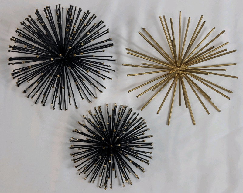 Vintage MCM Sputnik Atomic Starburst Spike Wall Art Gold /Black Decor . Measures 5" to 7.5" diameter