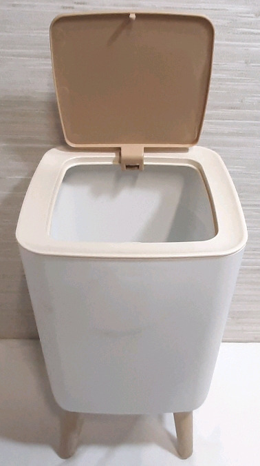 Plastic Waste Bin with Removable Wooden Legs - Lid Does Not Appear to Close Properly