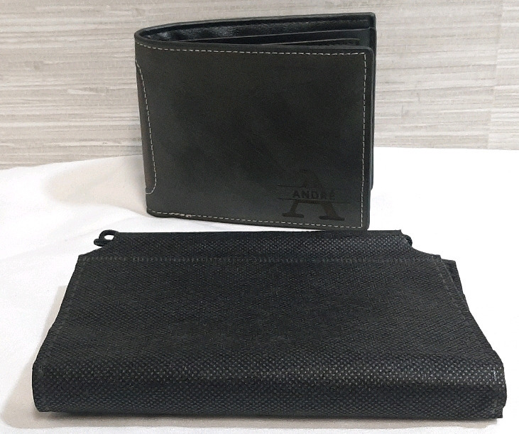 New Andr&eacute; Leather Wallet & Carrying Bag