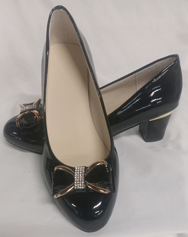 New | Women's Size 40 | 2" Black w/ Bow Heels