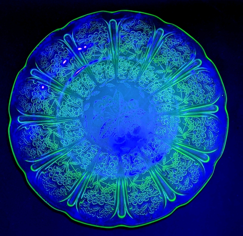 URANIUM GLASS Cherries & Cherry Blossoms Design Scalloped Edge Plate - 9" Diameter