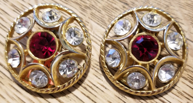 Vintage signed ALFRED SUNG clip on earrings