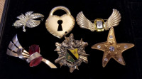 Lot of 6 vintage to modern brooches