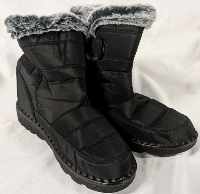 New Size 44 Boots.