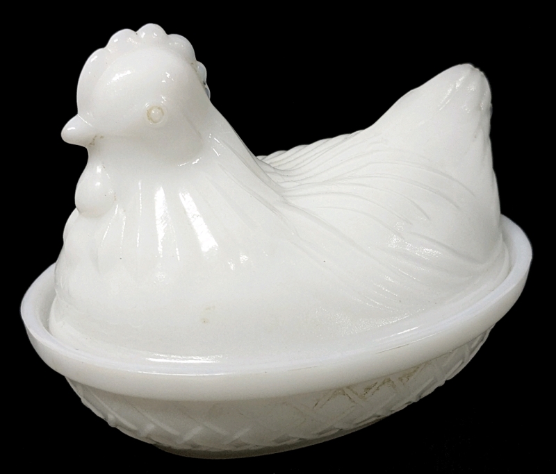 Adorable Vintage Signed ANCHOR HOCKING Small Milk Glass Hen on Nest - 4.35" x 3.6" Tall
