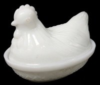 Adorable Vintage Signed ANCHOR HOCKING Small Milk Glass Hen on Nest - 4.35" x 3.6" Tall