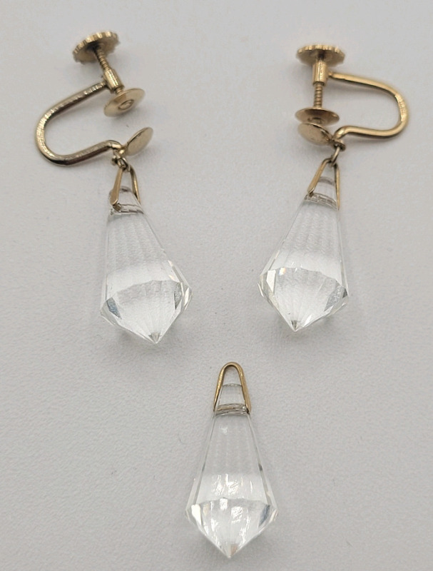 Crystal Earing Set & Crystal Pendant w/10k Gold Settings .