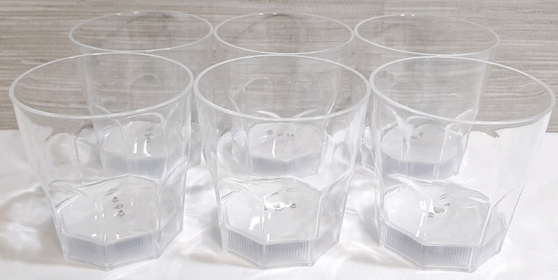 6 New Light Up Plastic Drinking Cups - Pour Liquid Inside, They Will Light Up