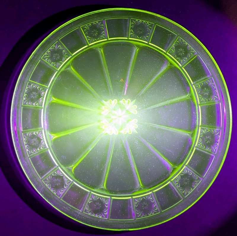 Vintage Unsigned Jeannette Depression Green URANIUM Glass Doric + Pansy Pattern - 6" inch Diameter