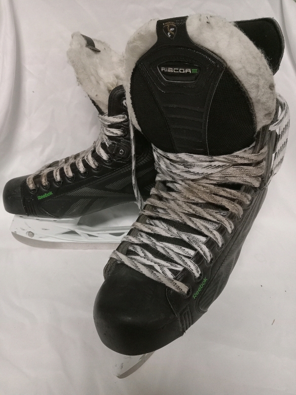 Men's Size 8.5 Reebok Ribcore Ice Skates w/ Stainless Steel Blades