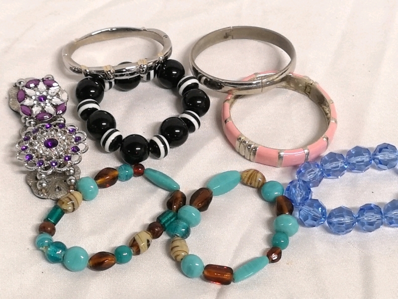 8 Fun Colourful Bracelets