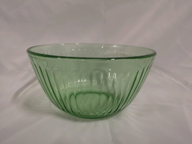 Vintage Pyrex Green Glass Bowl 1.5 L