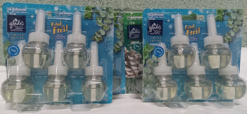4 New Packs | Glade Plug ins Scented Oil | First frost and pine & cedar | 14 Plug ins total