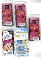 4 New Glade Wax Melts (Candy Sprinkling Joy, Vanilla Passion Fruit - 8 Melts, 88g ea) + Febreeze Luxe Scented Oil Refill: Serene Snow Fall (26ml)