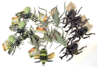 15 New Nature World Creepy Animals : 1 Green Bee, 3 Tarantulas, 5 Grasshoppers, 4 Stag Beetles - Up to 7" Long