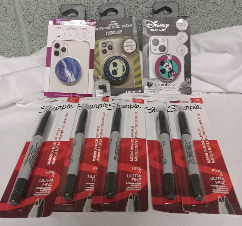 5 New Dual ended Sharpies (Fine & Uktra Fine) & 3 Pop Sockets